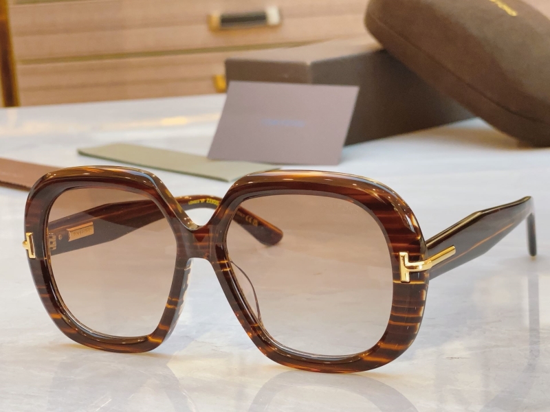 TOM FORD